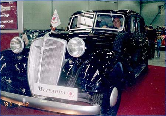 Старинный автомобиль Адлер 1937 года выпуска реставрирован Авто ретро мастерской в 2002 году.